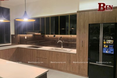 Tủ Bếp Nhôm Nguyên Tấm Benluxury Vân Gỗ Tone Walnut