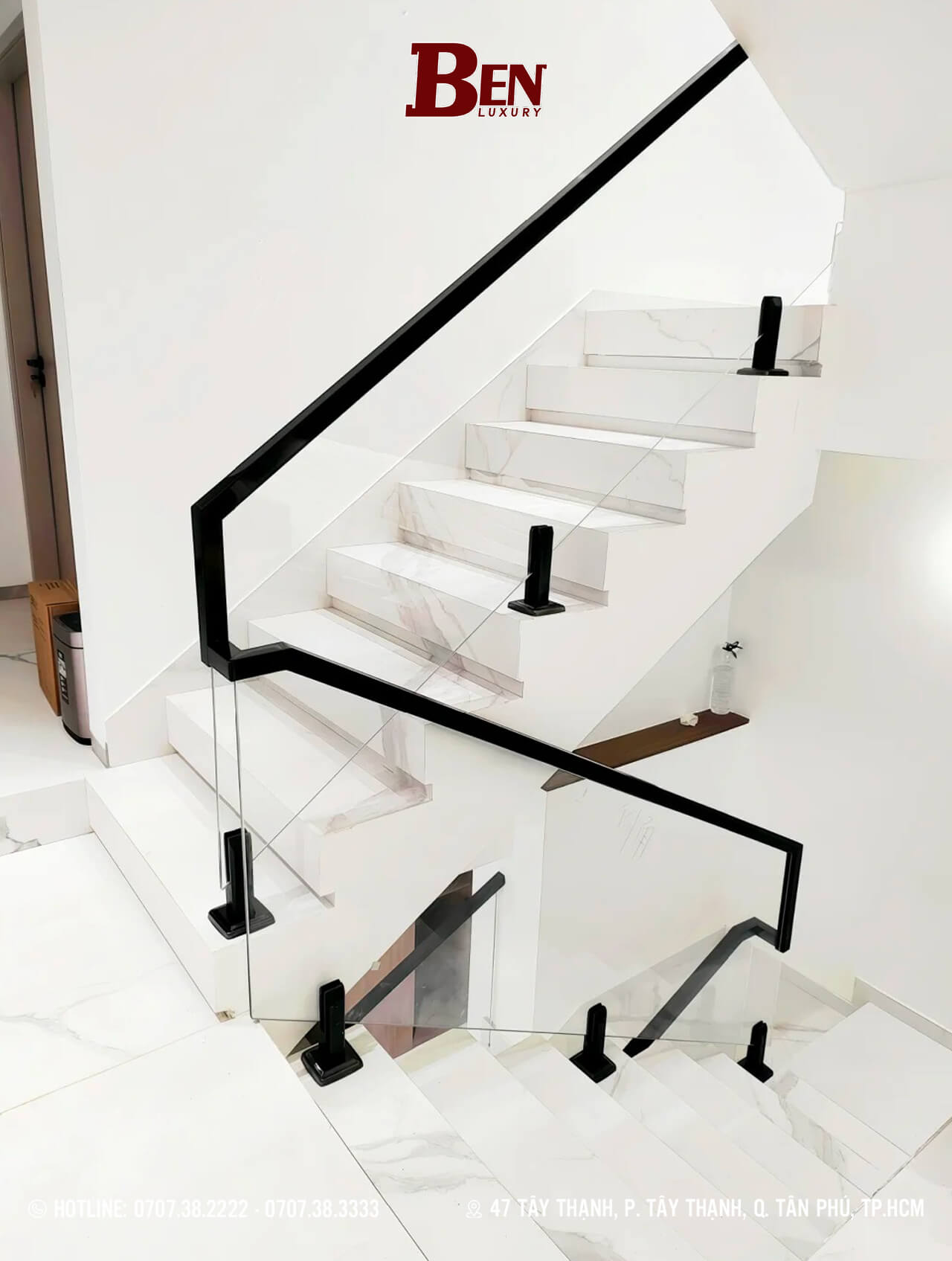 Dự Án Cầu Thang Kính Tay Vịn Nhôm 3D Màu Đen Xước