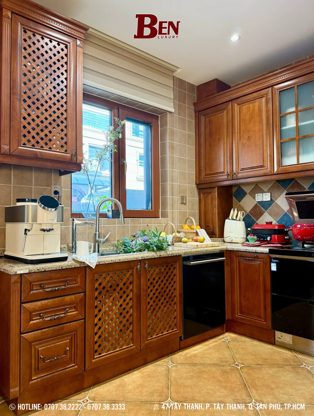 Hoàn Thiện Tủ Bếp Gỗ Phong Cách Cổ Điển Mỹ