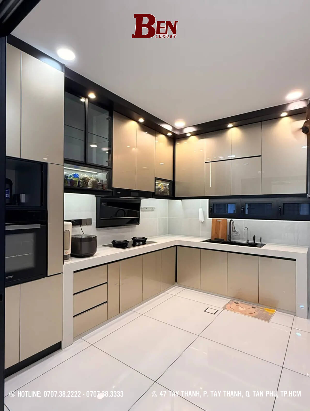 Tủ Bếp Nhựa Đặc Cánh Kính – Thiết Kế Gọn, Đẹp, Dễ Bảo Trì