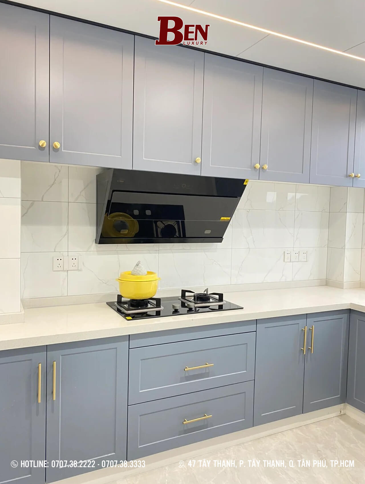 Tủ Bếp Nhựa Đặc Cánh Kính Tone Xám 6m² Tại HCM