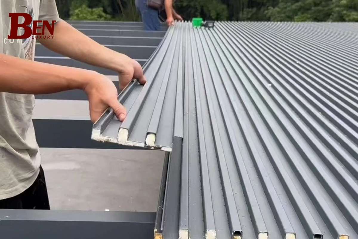 Đùn Ép, Sơn Tĩnh Điện, UV – Tấm Nhôm Cách Nhiệt Sản Xuất Thế Nào?