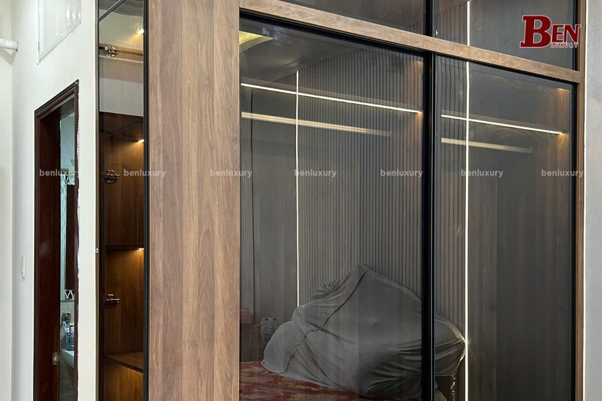 Hoàn Thiện Tủ Áo Cánh Kính Benluxury Cho Nội Thất Phòng Ngủ Sang Trọng Tại Bình Tân