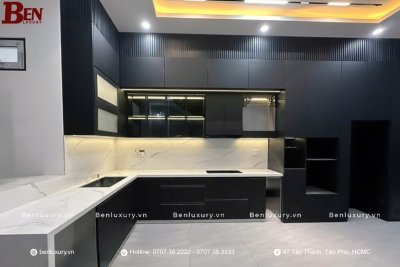 Nên Chọn Tủ Bếp Inox Hay Nhựa? So Sánh Chi Tiết Để Không Chọn Sai!