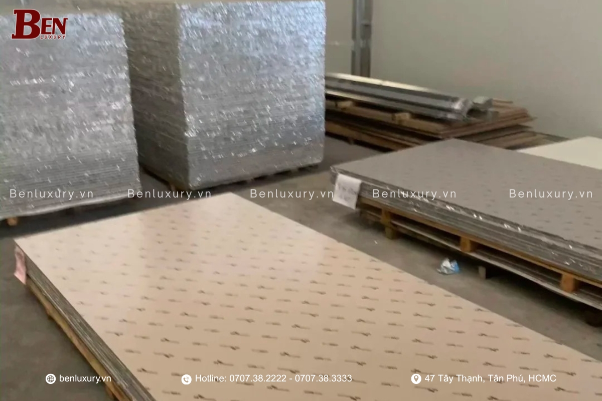 Cách Chọn Tấm Nhôm Tổ Ong Đúng Chuẩn: Độ Cứng, Trọng Lượng, Độ Dày