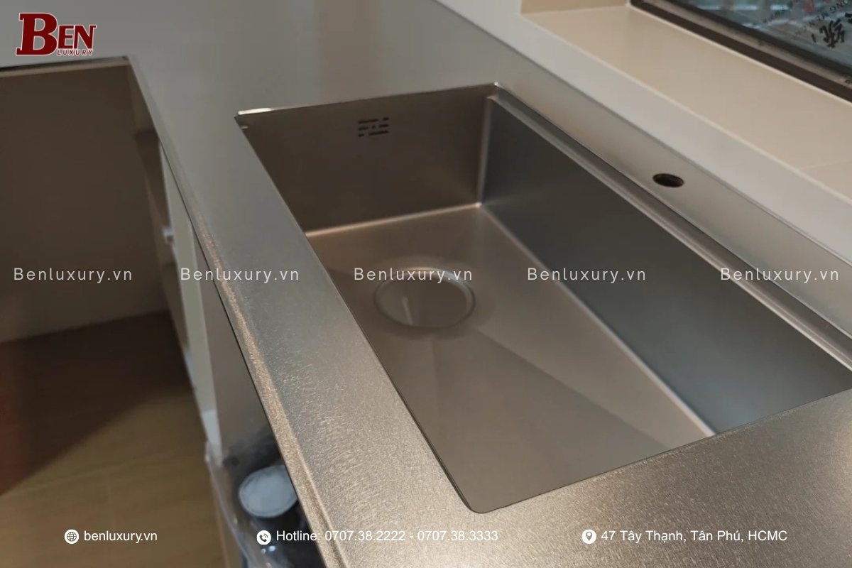 Tủ Bếp Inox 304 Vân Caro - Giải Pháp Bền Đẹp Cho Không Gian Bếp Hiện Đại