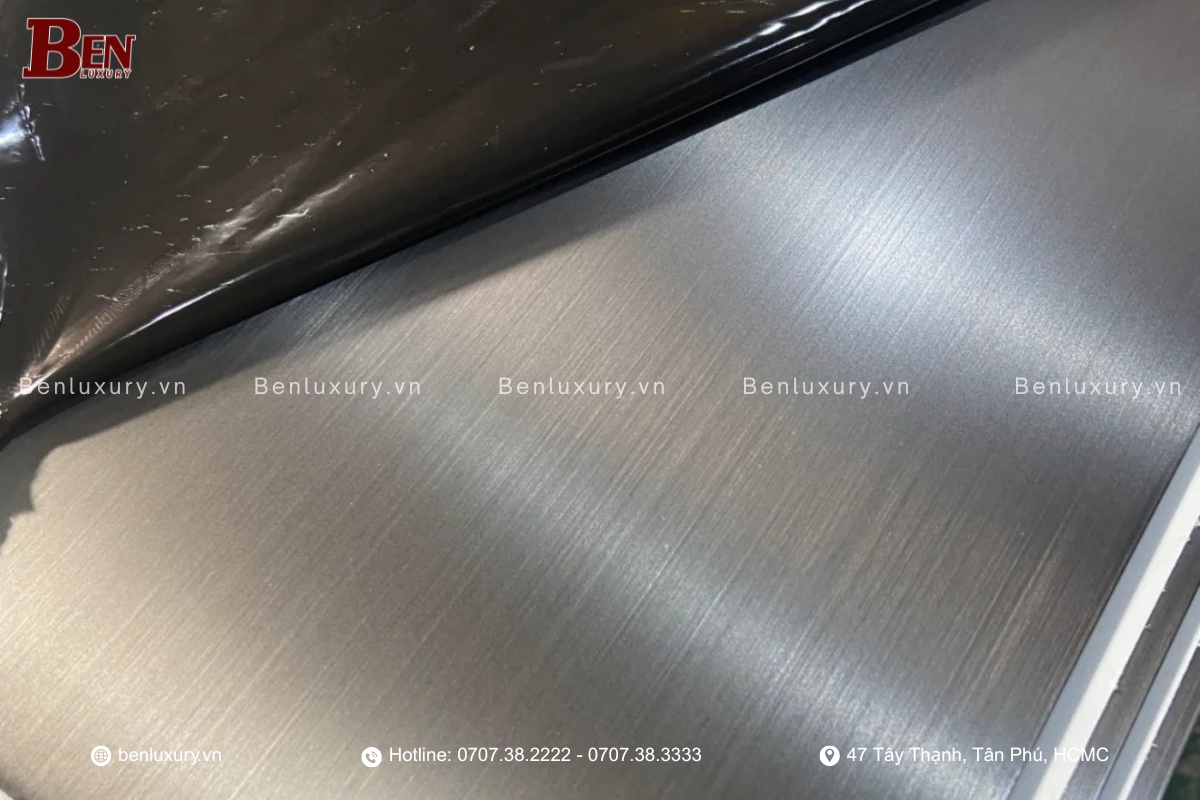 Tủ Bếp Inox 304 Vân Xước Có Bền Không? – Khác Gì So Với Vân Caro?