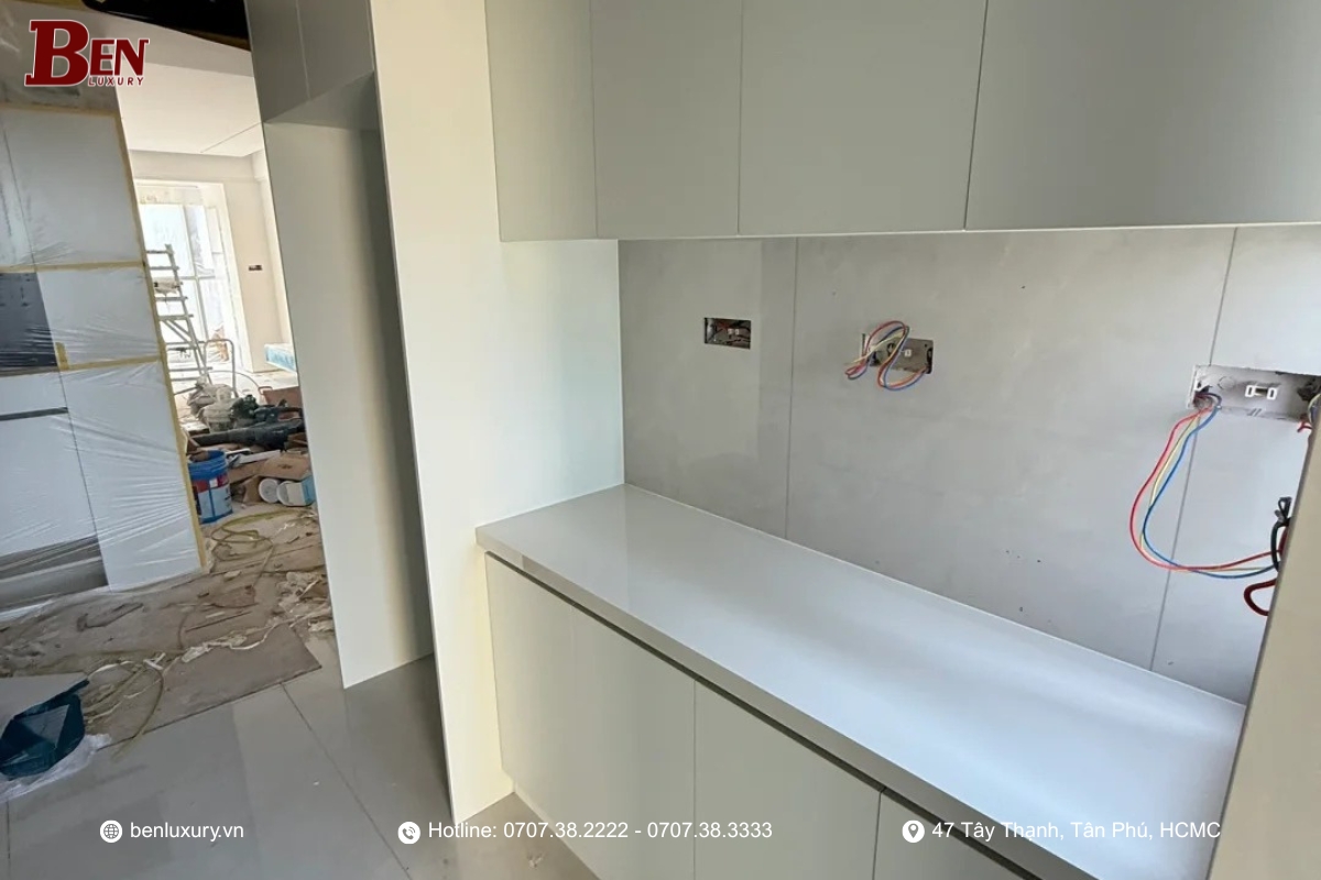 tu bep tu tam nhom to ong  giai phap vat lieu hien dai chong am 3