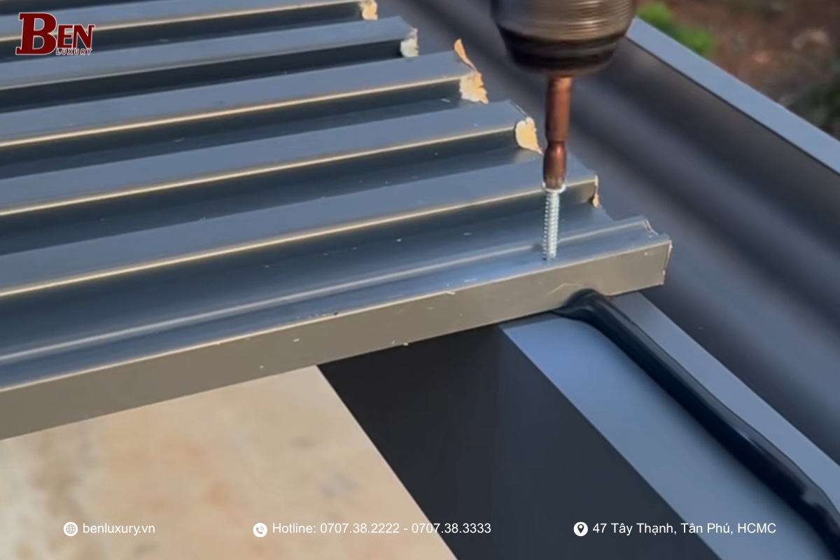 Tấm Lợp Nhôm Cách Nhiệt PU - Giải Pháp Giảm 10°C & Chống Ồn Tuyệt Đối (2025)