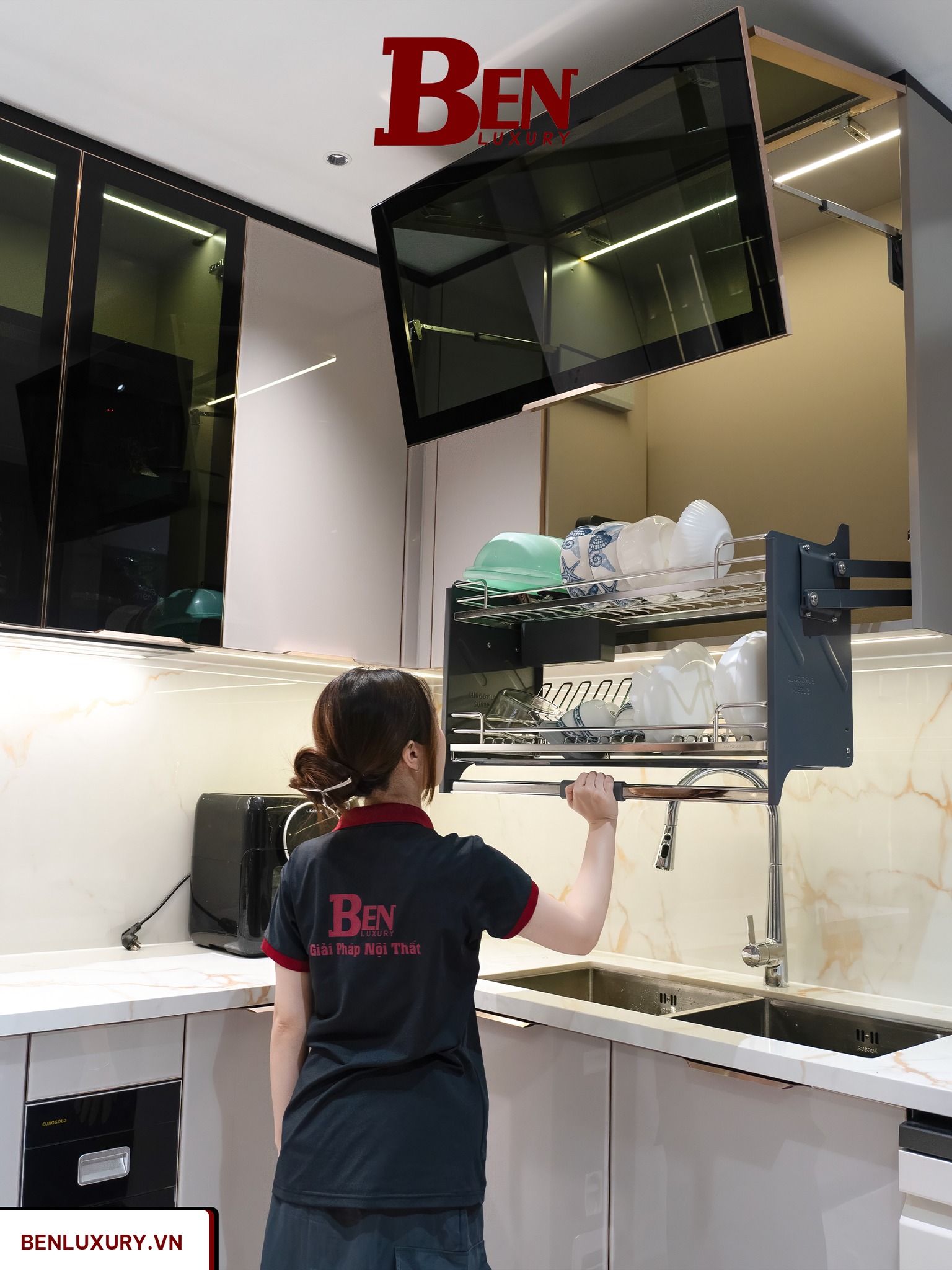 ban giao bo tu bep canh kinh cnc vat ket hop dao bep marble trang cao cap benluxury 12