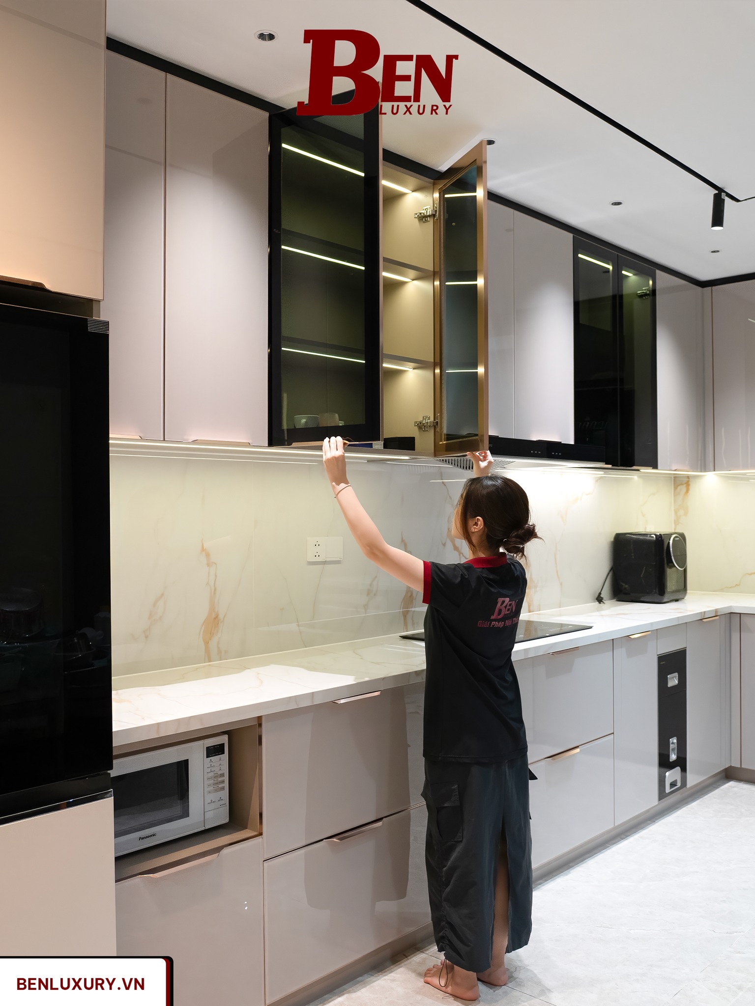 ban giao bo tu bep canh kinh cnc vat ket hop dao bep marble trang cao cap benluxury 14