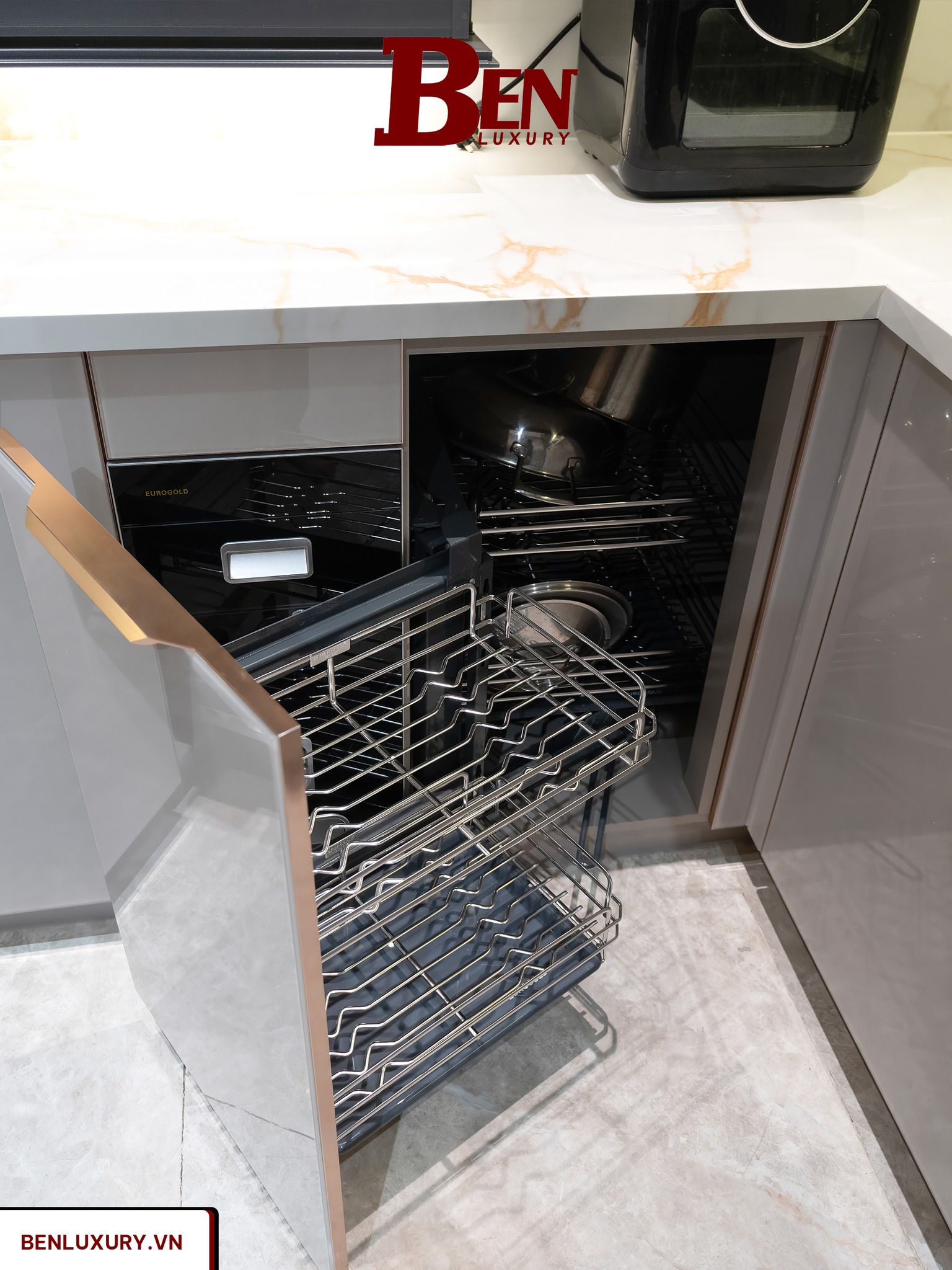 ban giao bo tu bep canh kinh cnc vat ket hop dao bep marble trang cao cap benluxury 15