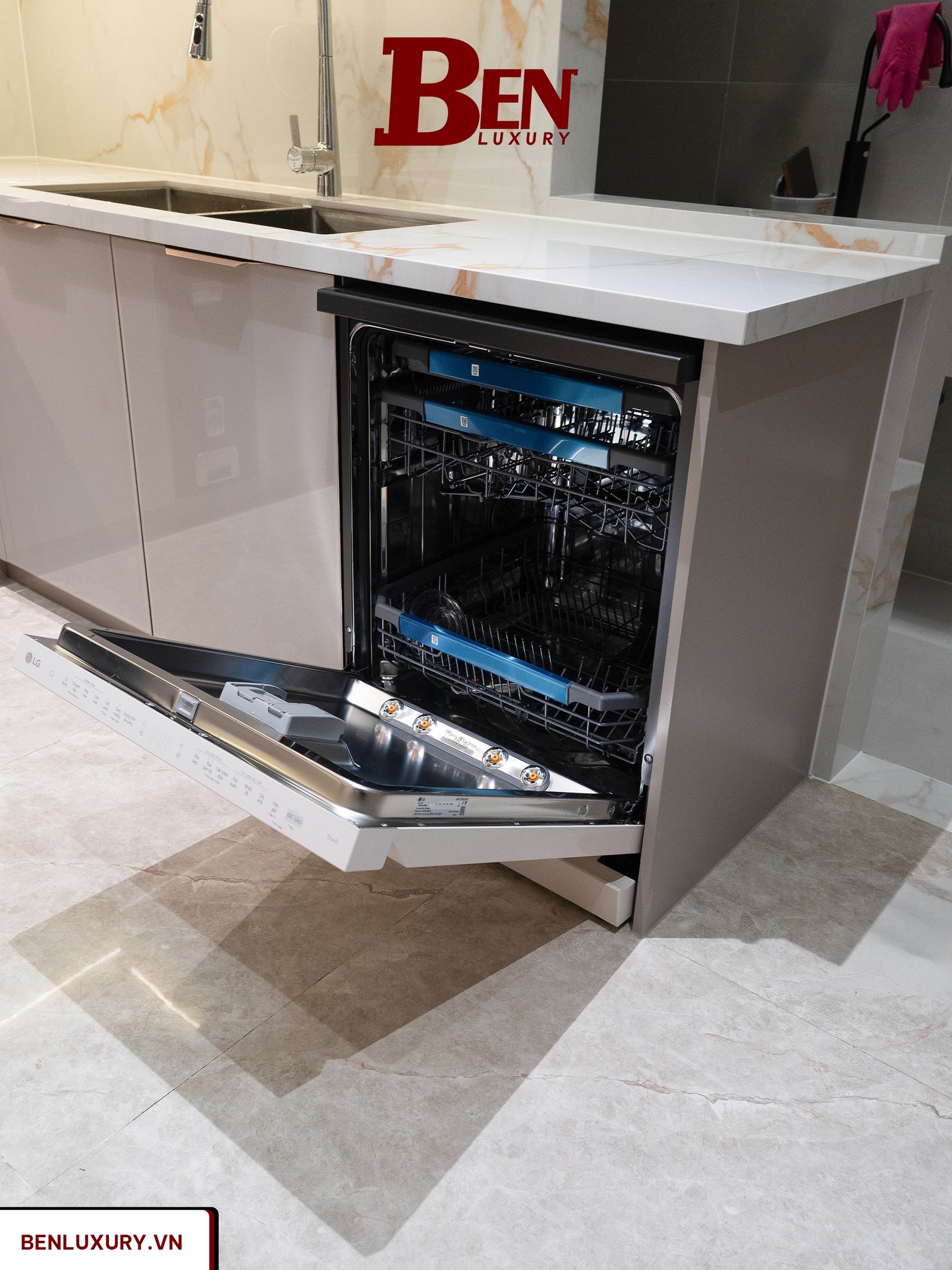 ban giao bo tu bep canh kinh cnc vat ket hop dao bep marble trang cao cap benluxury 8