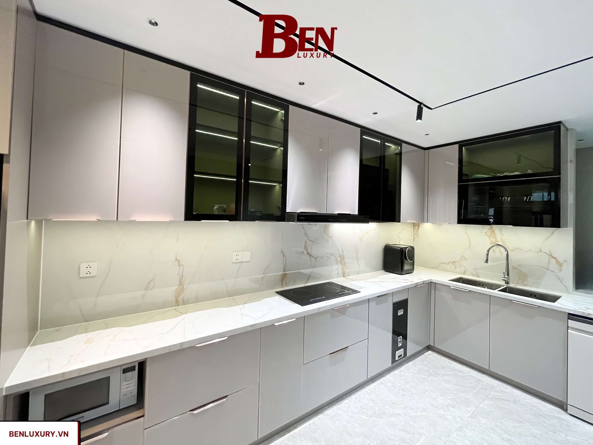 ban giao bo tu bep canh kinh cnc vat ket hop dao bep marble trang cao cap benluxury 9