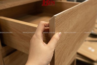 Hoàn Thiện Bàn Gỗ MDF Lõi Xanh Chống Ẩm Phủ Melamine Tại Xưởng Benluxury