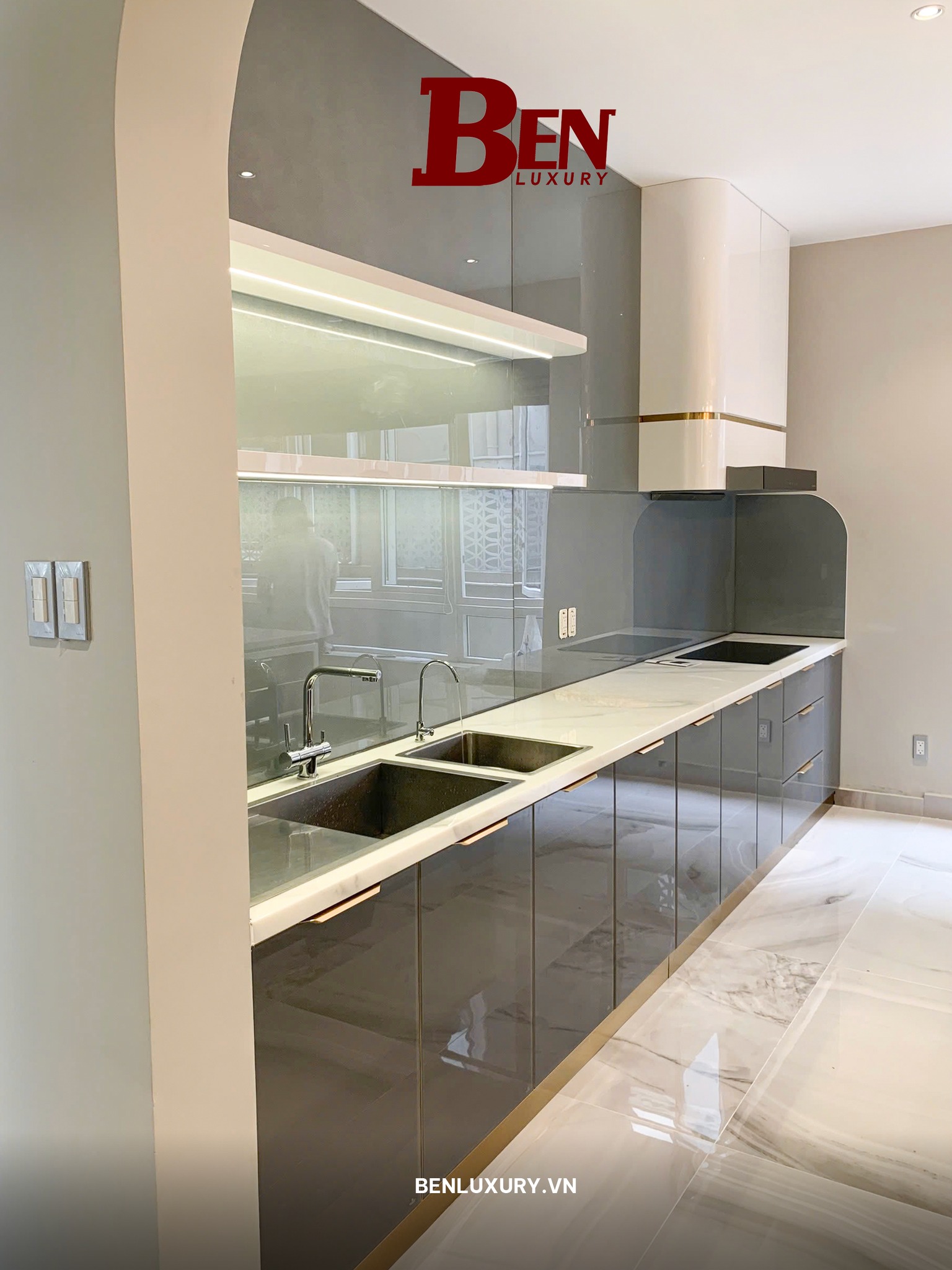 hoan thien bo tu bep canh kinh tone trung tinh cao cap sieu sang