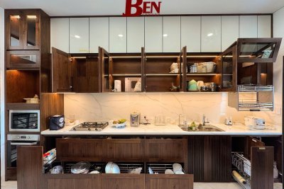Hoàn Thiện Bộ Tủ Bếp Gỗ Óc Chó Cánh Kính Cao Cấp Benluxury