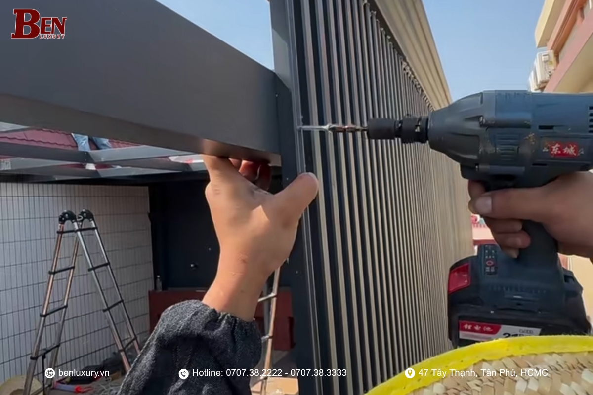 Lắp Đặt Mái Nhôm Benluxury Cho Nhà Phố 3-4 Tầng Có Gì Cần Lưu Ý? 