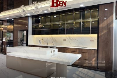 Hoàn Thiện Tủ Bếp Nhôm Tấm Hàn Lazer Cánh Kính Kết Hợp Cánh Gỗ – Không Gian Bếp Luxury 2026