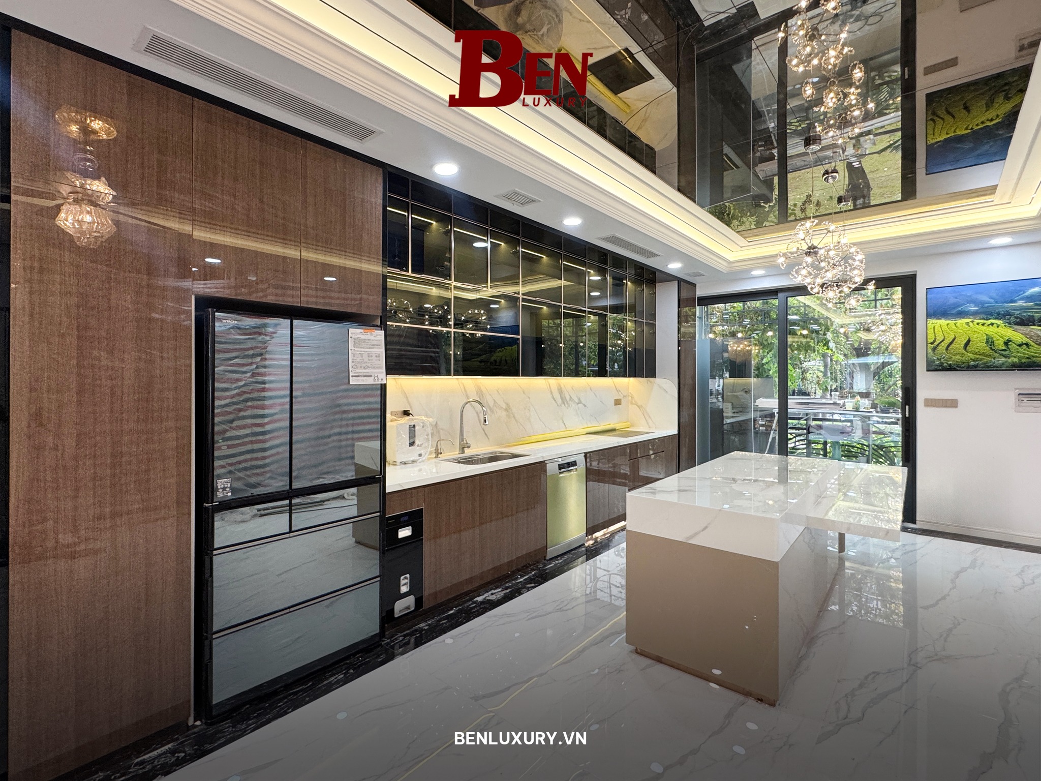 hoan thien tu bep nhom tam han lazer canh kinh ket hop canh go 9