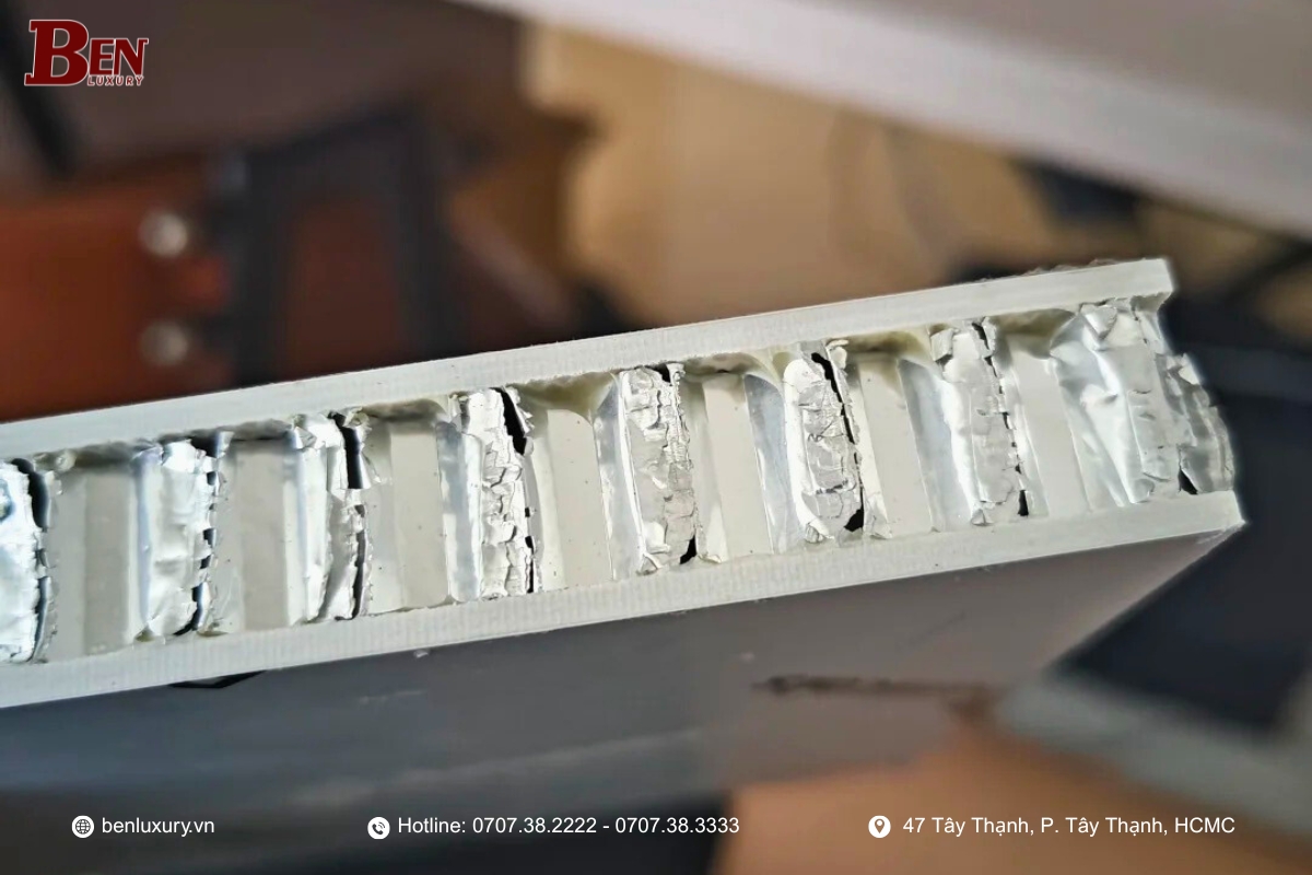 khi nao khong nen dung tam nhom to ong cho tu bep 2