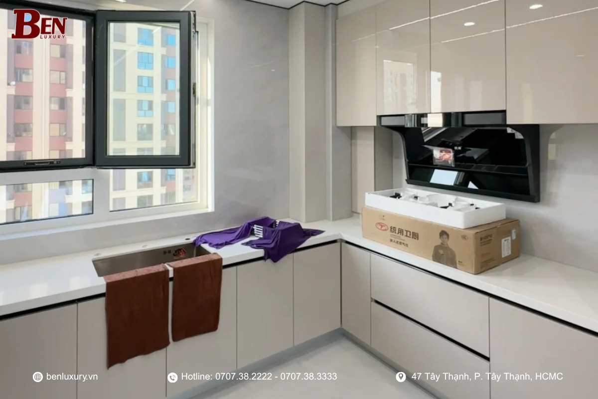 Khi Nào KHÔNG Nên Dùng Tấm Nhôm Tổ Ong Cho Tủ Bếp?