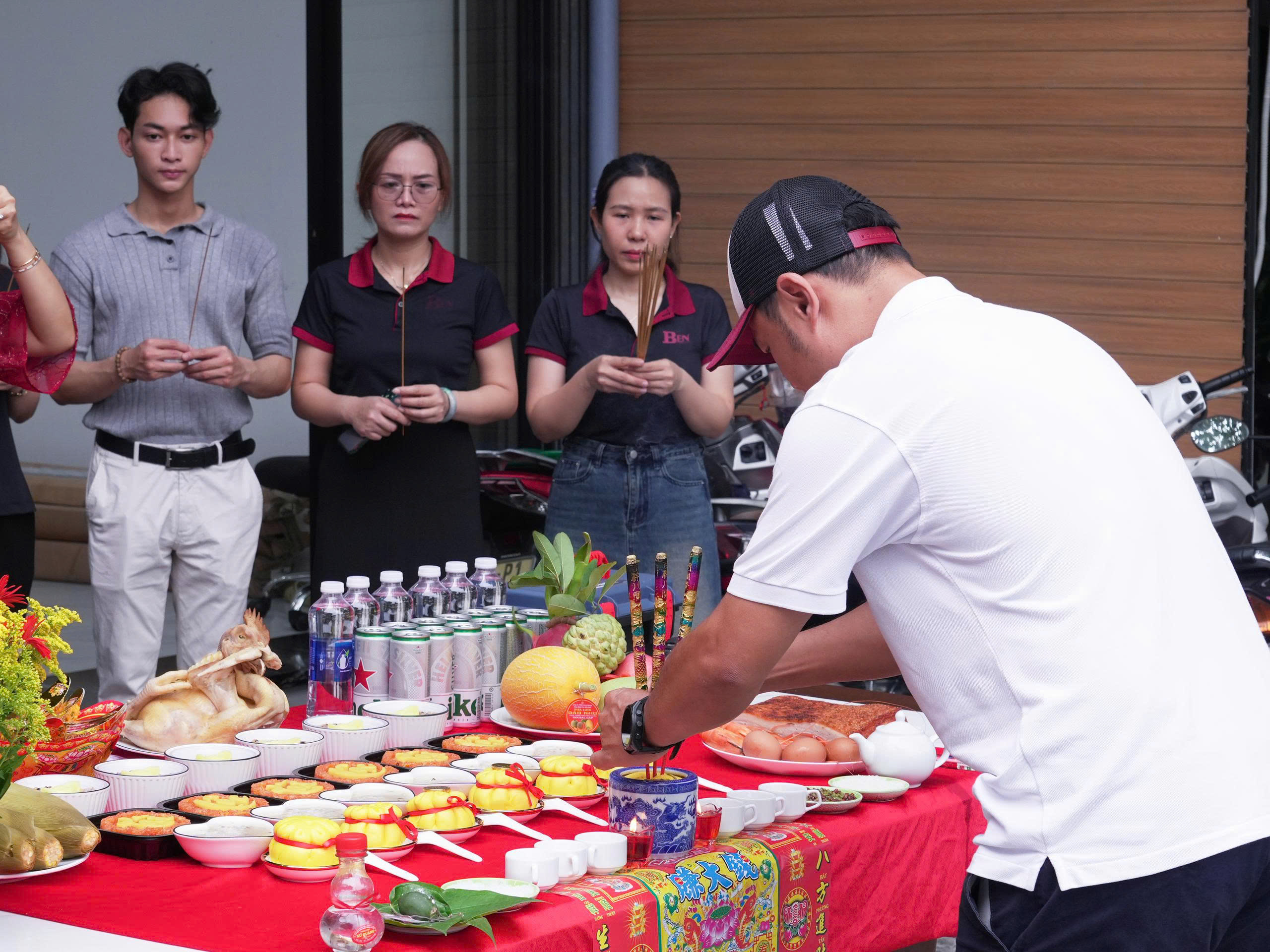 le cung via than tai mung 10 via than tai nam binh ngo 2026 3