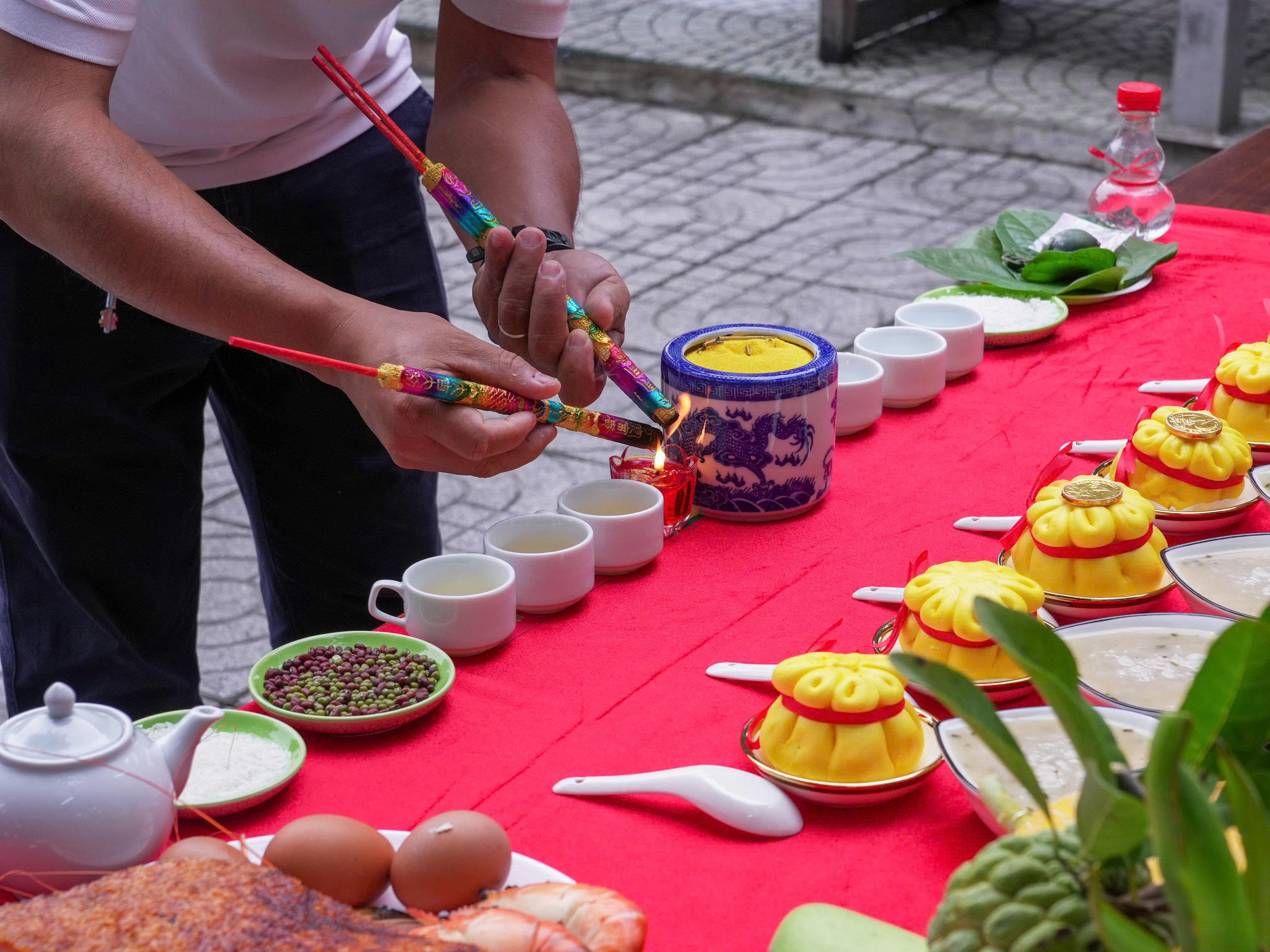 le cung via than tai mung 10 via than tai nam binh ngo 2026 9