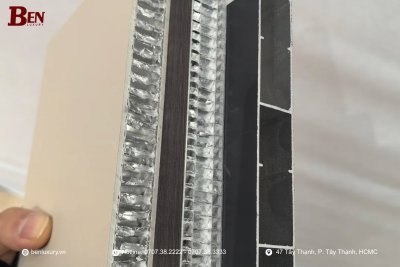 Phân Biệt Tấm Nhôm Nguyên Tấm Và Nhôm Tổ Ong - Loại Nào Làm Thùng Tủ Bếp Nhôm Tốt Hơn?