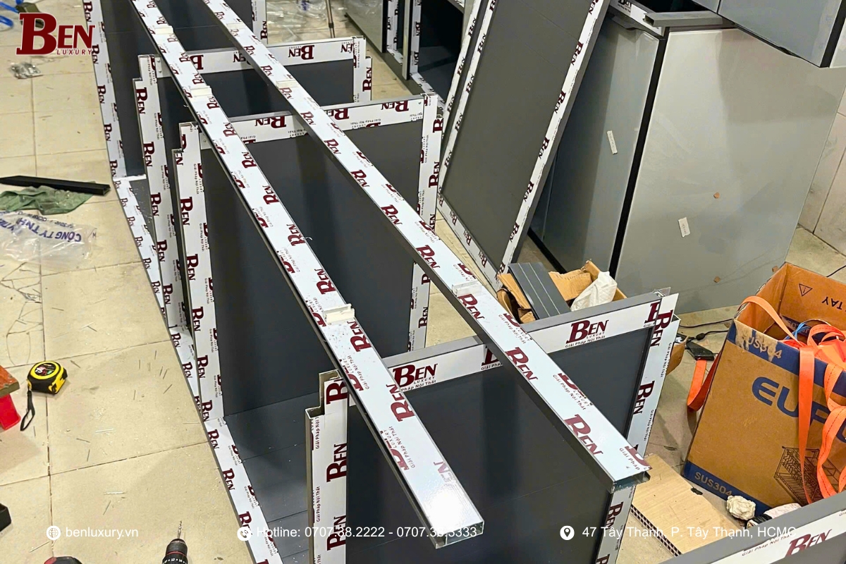 tam nhom cai tien phu hop bep nho tiet kiem hay bep lon chu l u 4