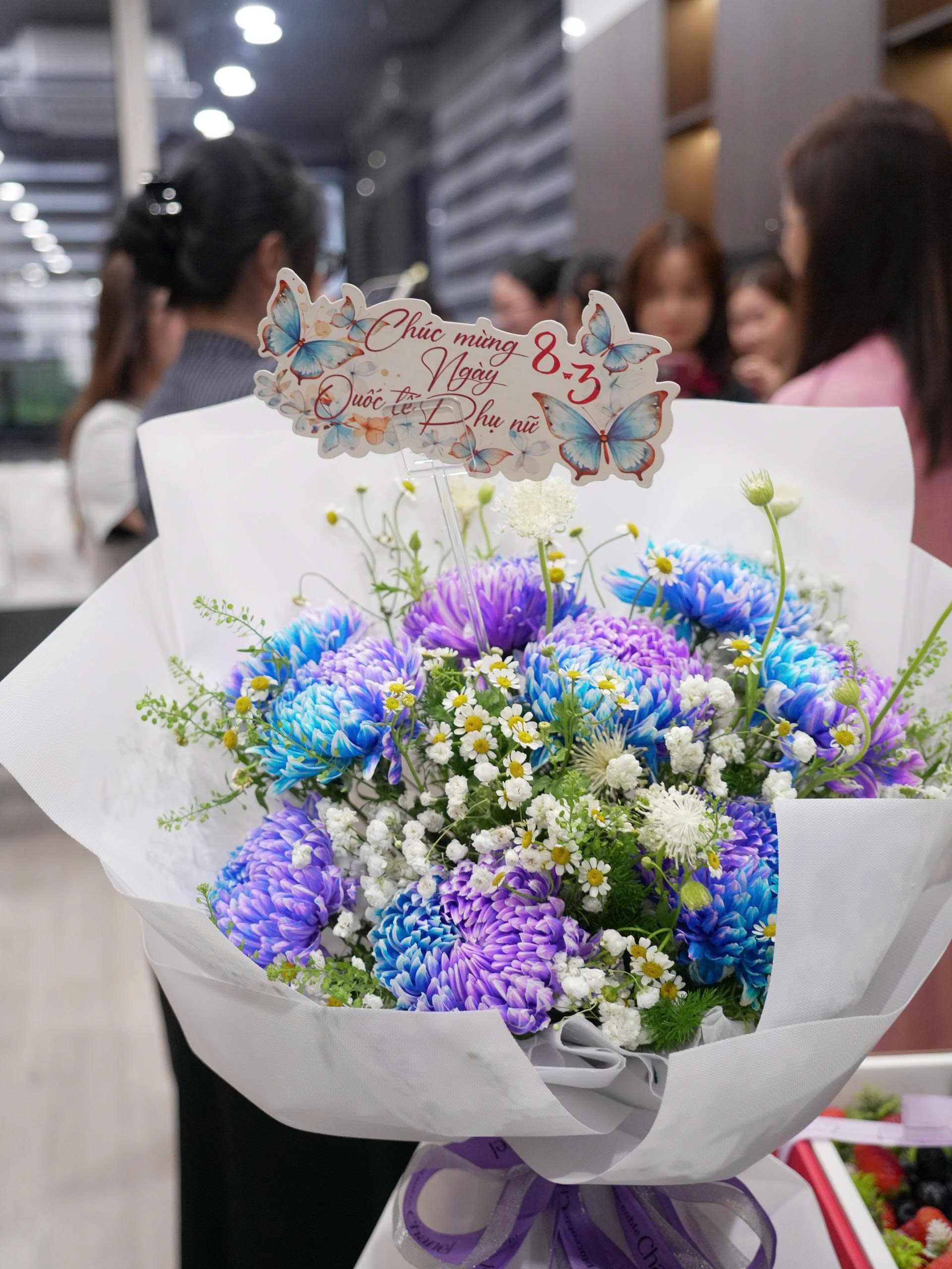 happy women s day 83  benluxury tri an chi em van phong xuong 15