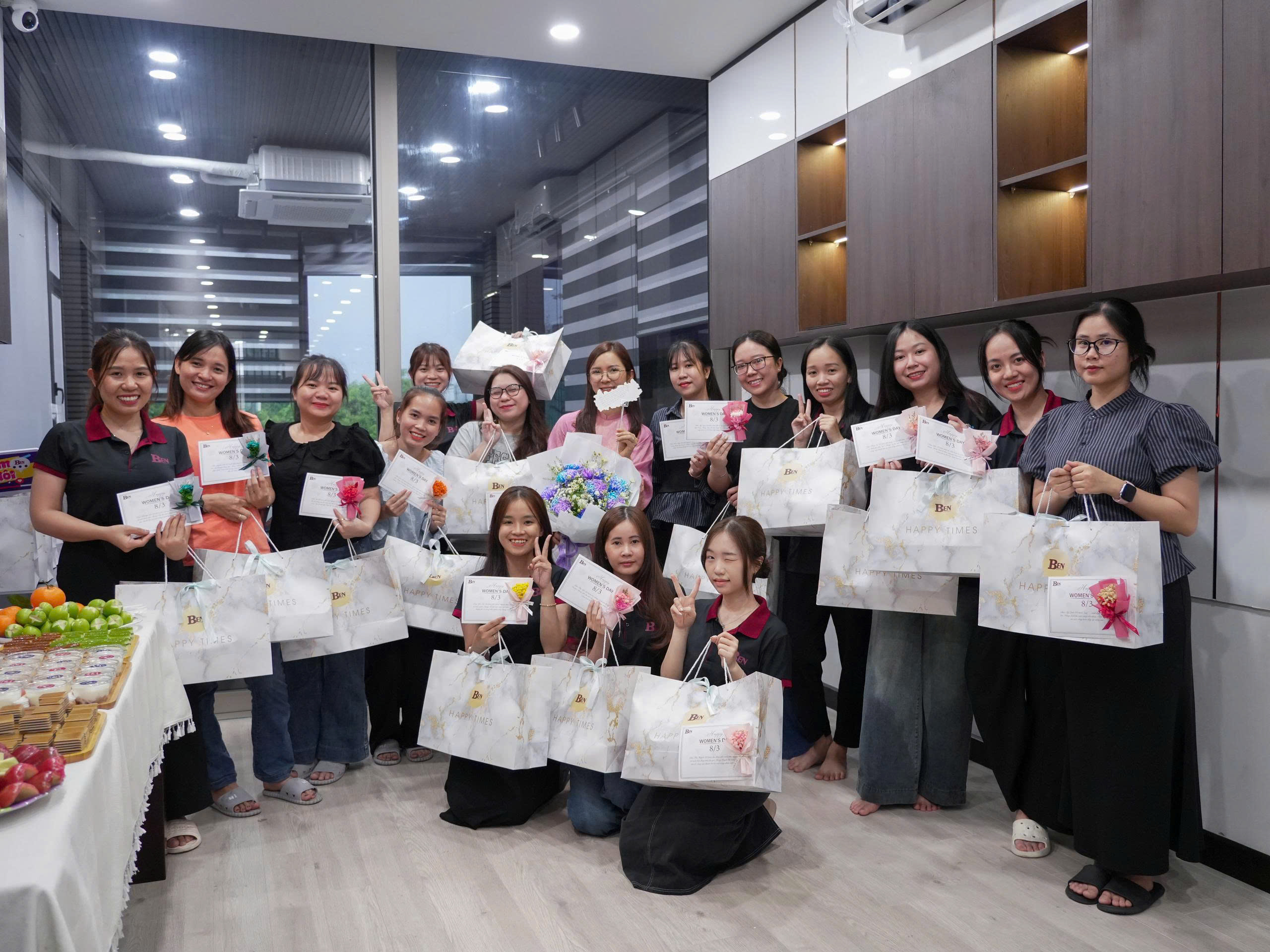 Happy Women's Day 8/3 – Benluxury Tri Ân Chị Em Văn Phòng & Xưởng