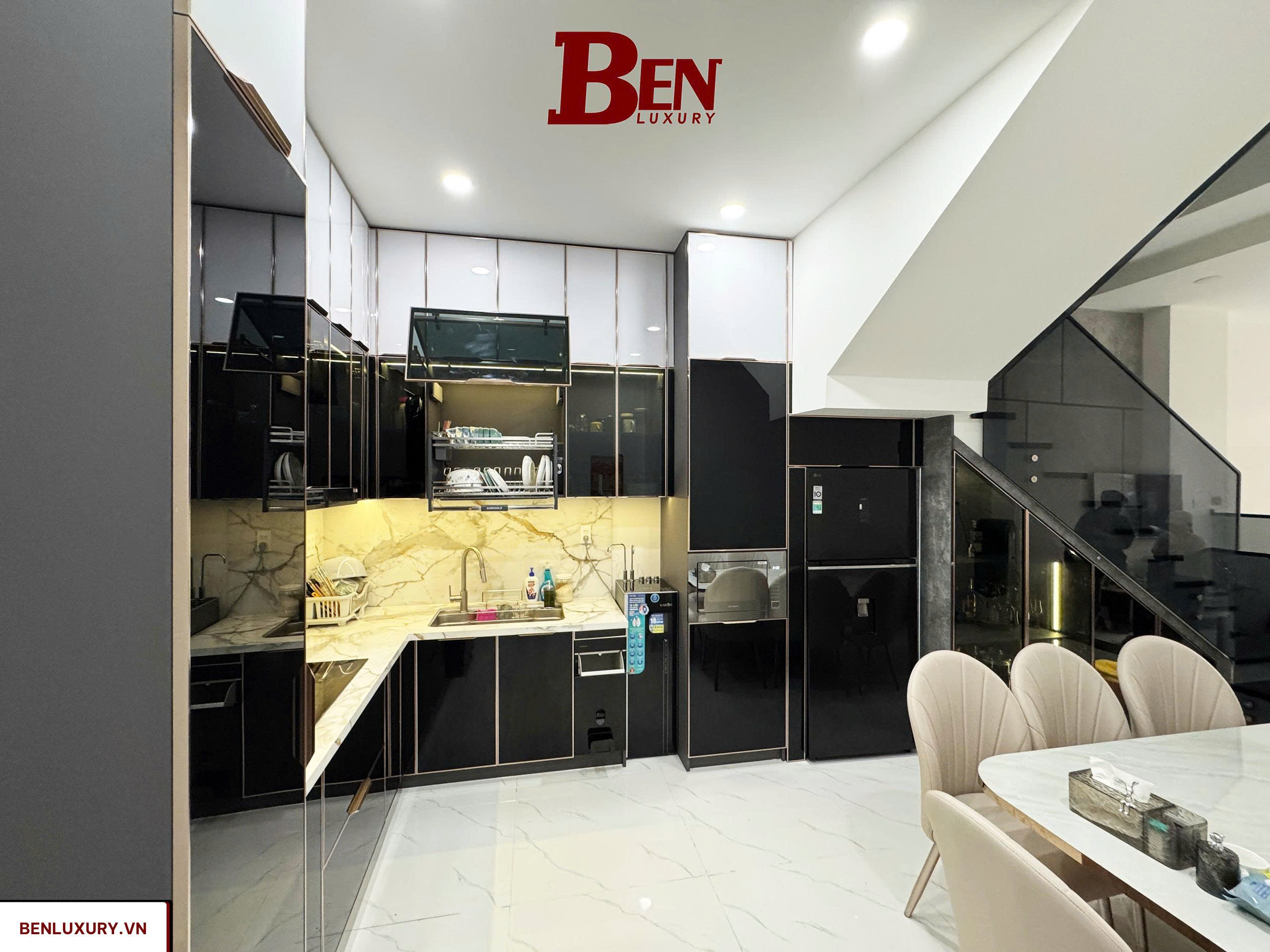 hoan thien bo tu bep nhom nguyen tam xam chi dep lung linh tai hcm 2
