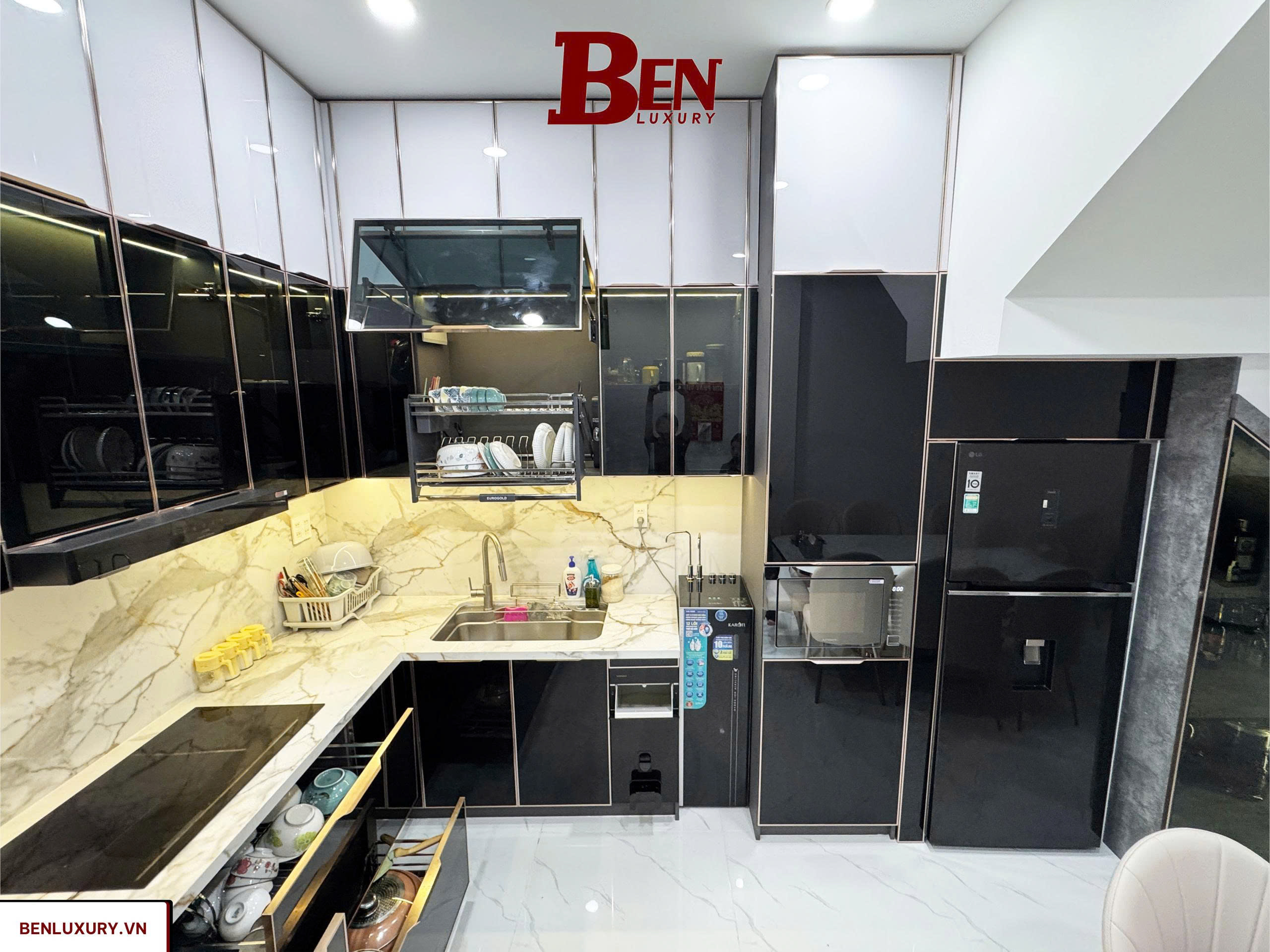 hoan thien bo tu bep nhom nguyen tam xam chi dep lung linh tai hcm