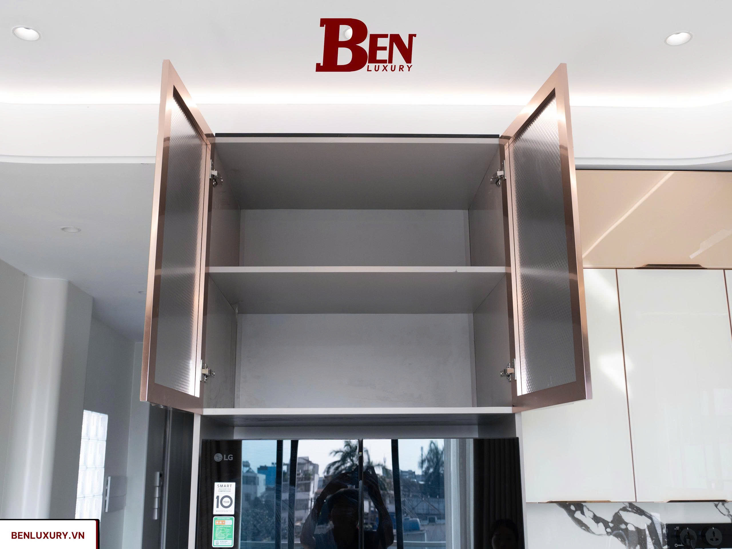 hoan thien tu bep nguyen tam xam bac tay nam cnc hong bong