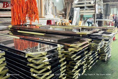 Tại Sao Thanh Nhôm Cánh Kính Tủ Bếp Không Bong Tróc, Ố Vàng Như Cánh Gỗ Công Nghiệp?