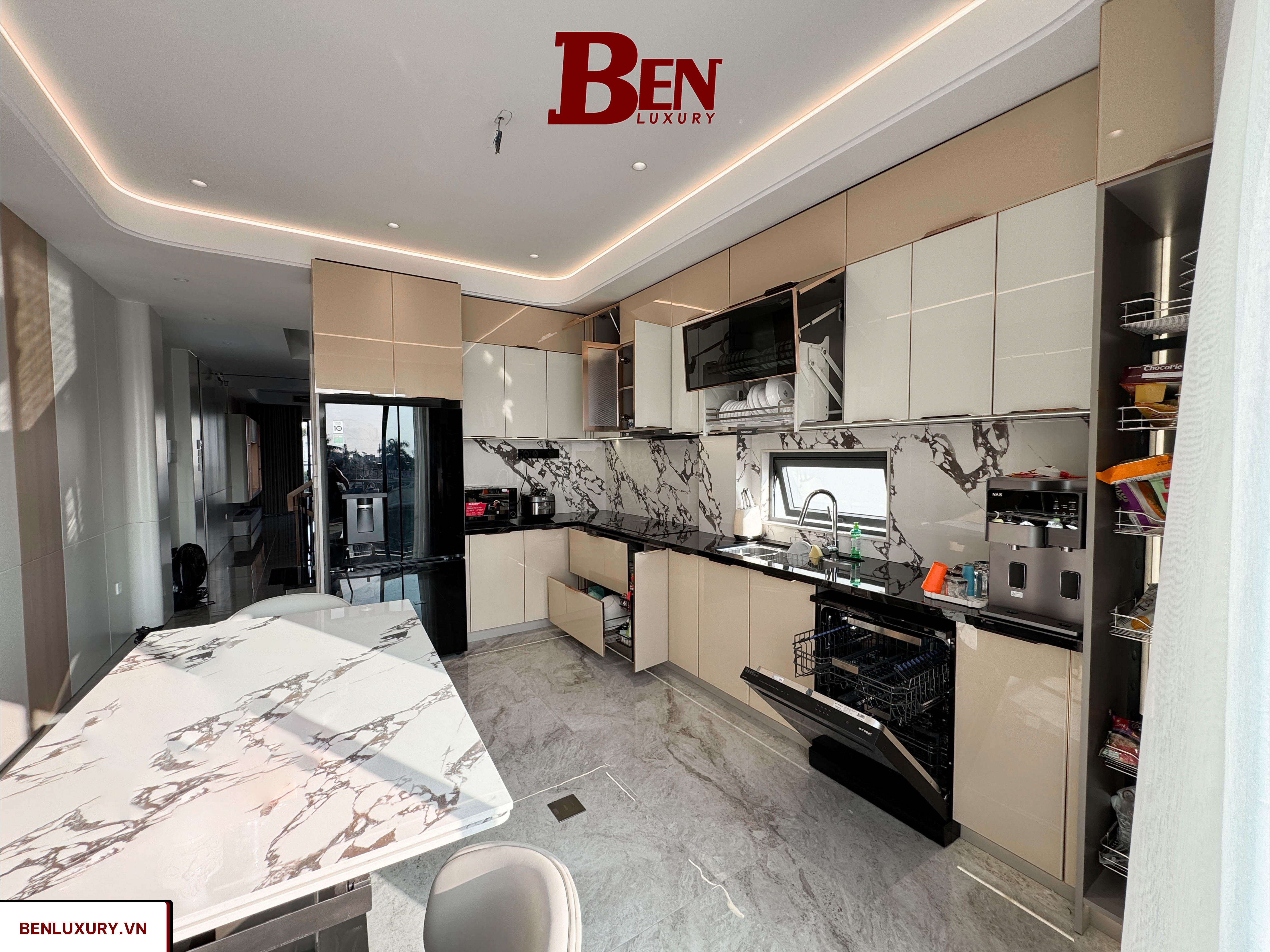 tu bep nhom hop kim nguyen tam xam bac tay nam cnc hong bong tinh te 4