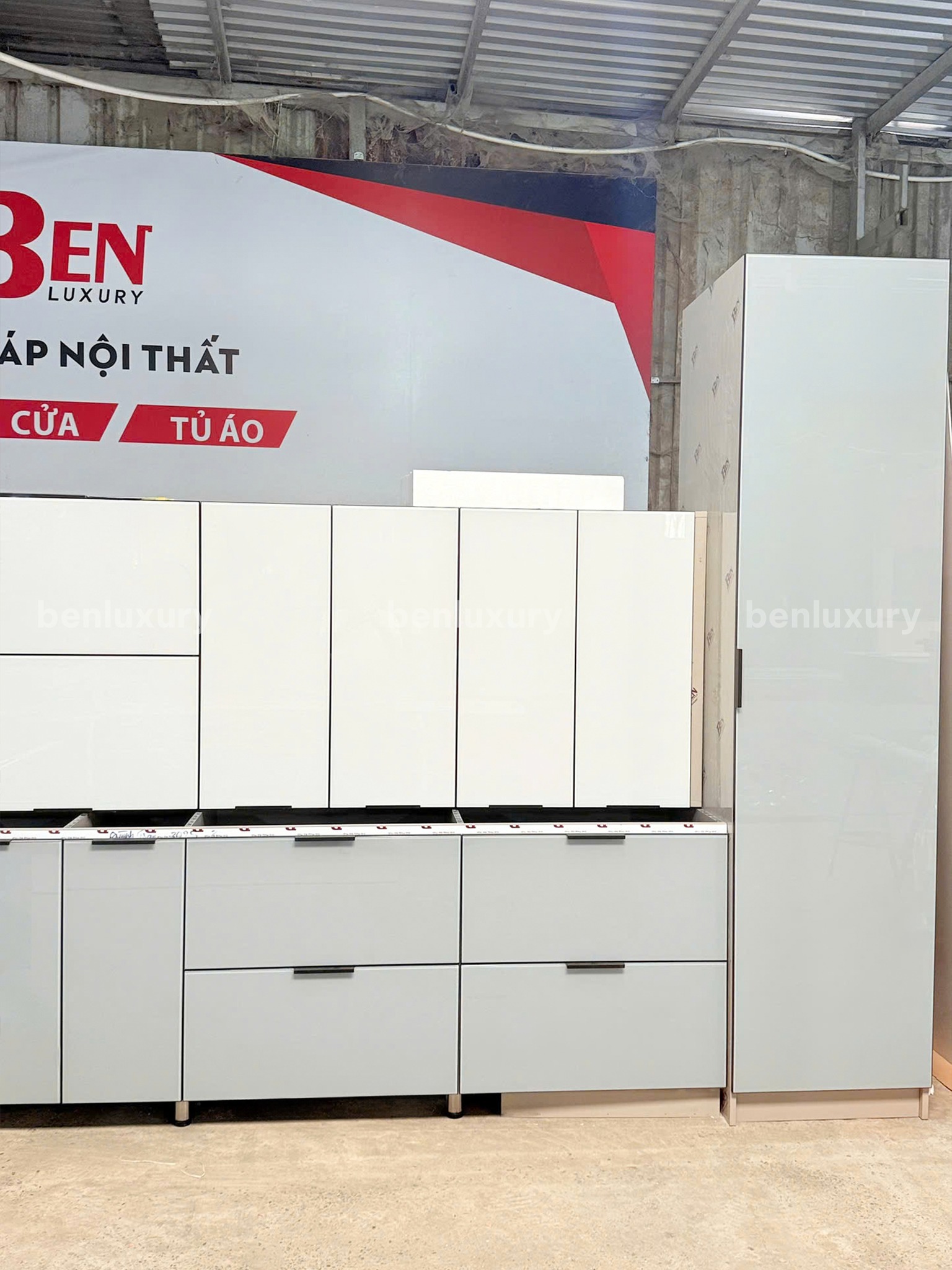 nen chon tu bep canh kinh hay tu bep inox 304 cho nha pho 6