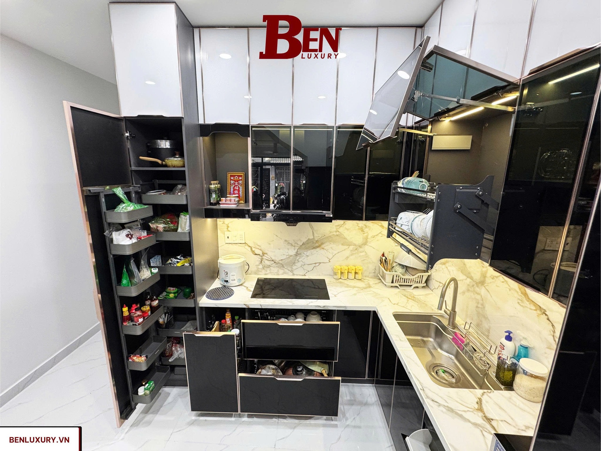 nen chon tu bep canh kinh hay tu bep inox 304 cho nha pho 81