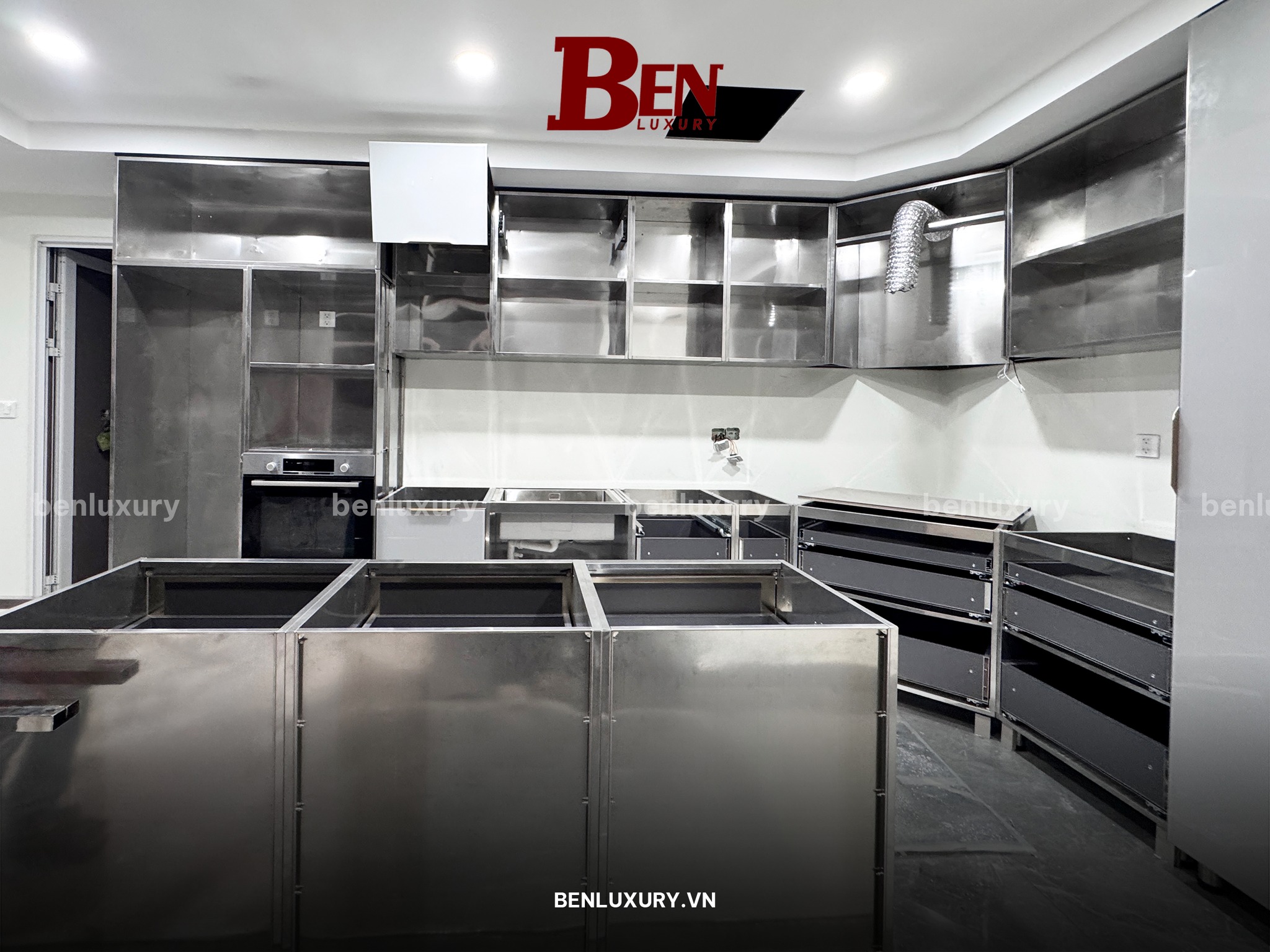 nen chon tu bep canh kinh hay tu bep inox 304 cho nha pho 9