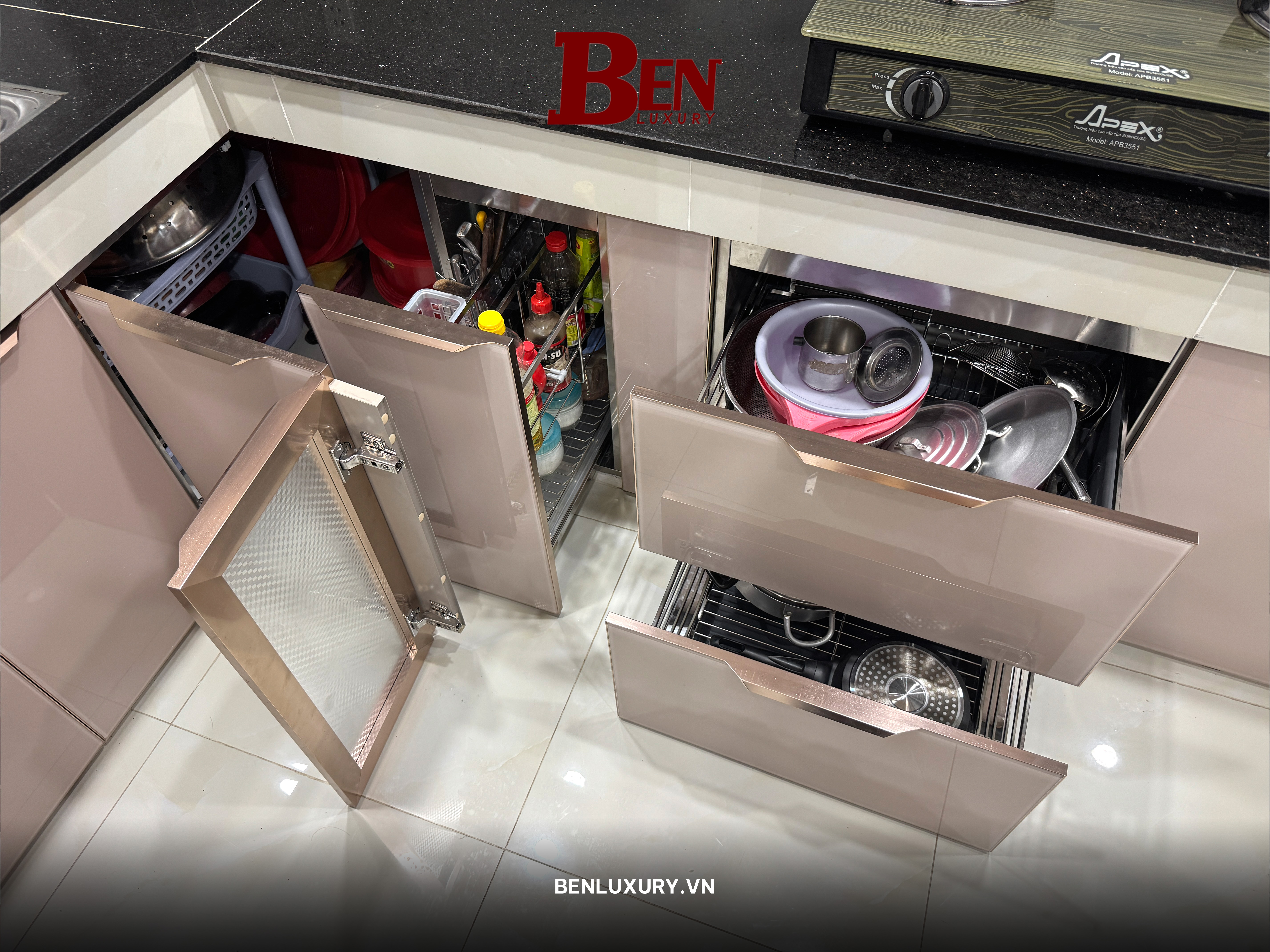 tu bep inox 304 canh kinh tay cnc vat hong bong dang cap toi gian va ben bi vinh cuu 2026 2