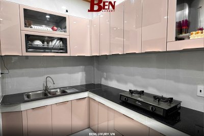 Tủ Bếp Inox 304 Cánh Kính Tay CNC Vát Hồng Bóng - Đẳng Cấp Tối Giản Và Bền Bỉ Vĩnh Cửu 2026