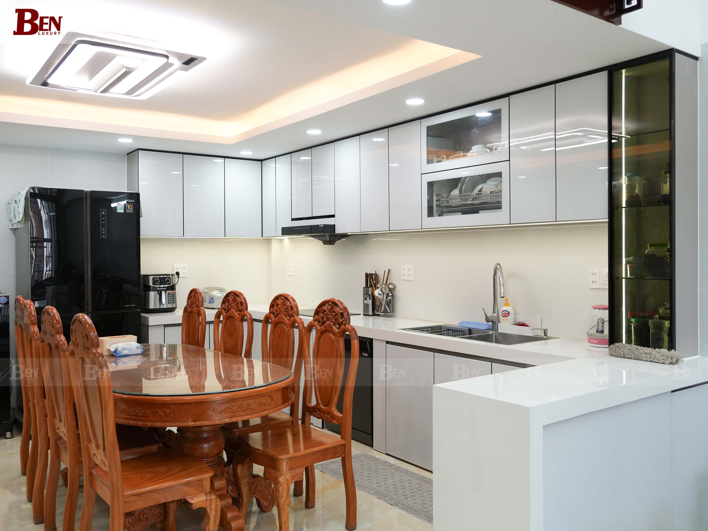hoan thien bo tu bep canh kinh ket hop tu trang tri kinh xanh den tai quan 12 tp hcm 4