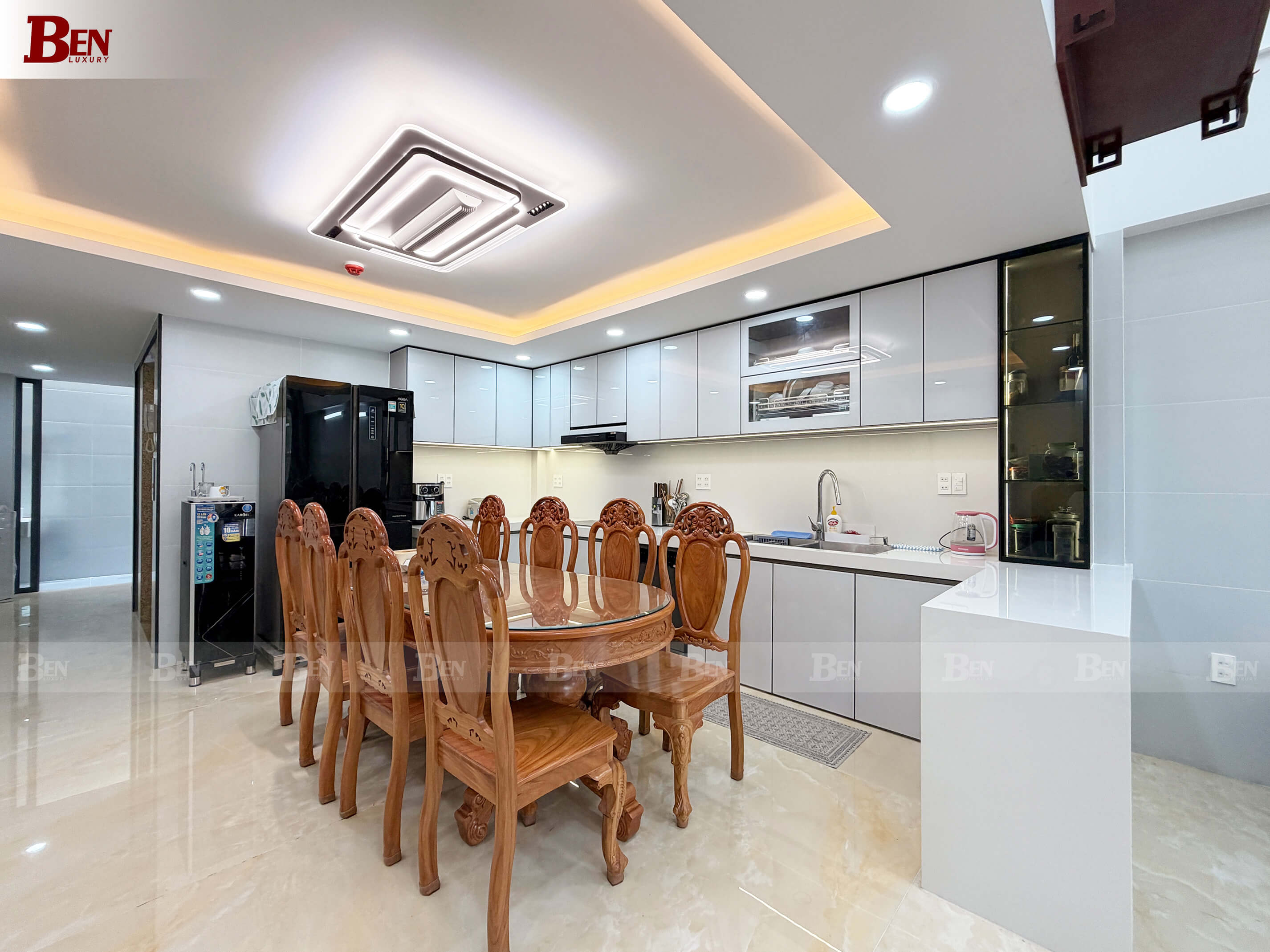 hoan thien bo tu bep canh kinh ket hop tu trang tri kinh xanh den tai quan 12 tp hcm