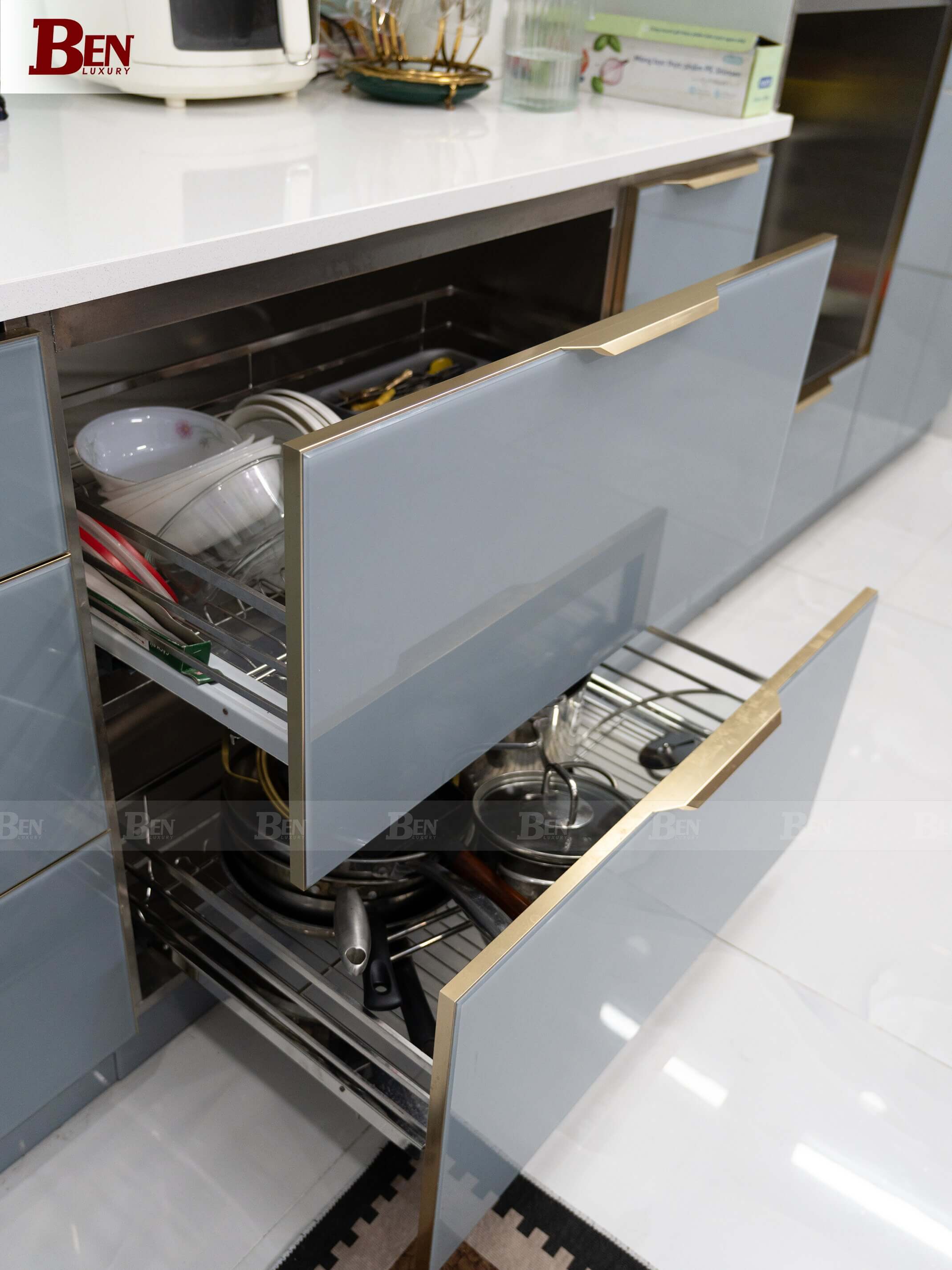 hoan thien bo tu bep inox 304 van xuoc canh kinh kich tran tai nha khach binh tan 11