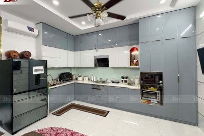 Hoàn Thiện Bộ Tủ Bếp Inox 304 Vân Xước Cánh Kính Kịch Trần Tại Nhà Khách Bình Tân 