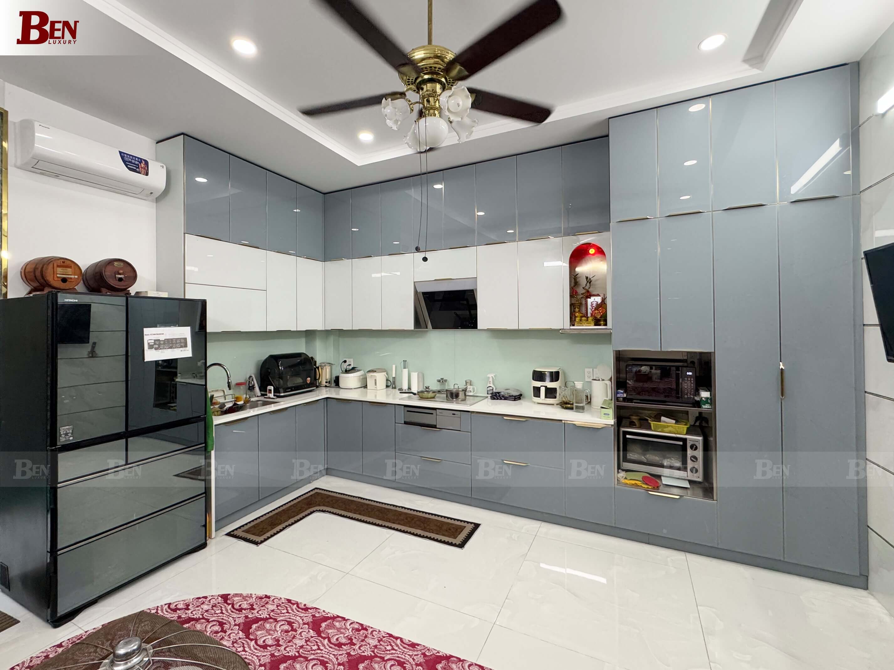 Hoàn Thiện Bộ Tủ Bếp Inox 304 Vân Xước Cánh Kính Kịch Trần Tại Nhà Khách Bình Tân 