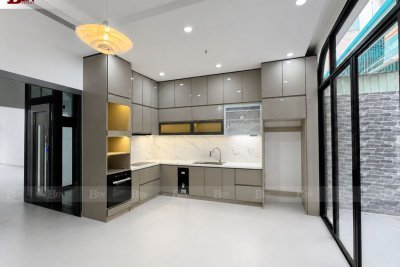 Bộ Tủ Bếp Nhôm Tấm Vân Vải Độc Đáo Tại KDC Trung Sơn, Quận 7 
