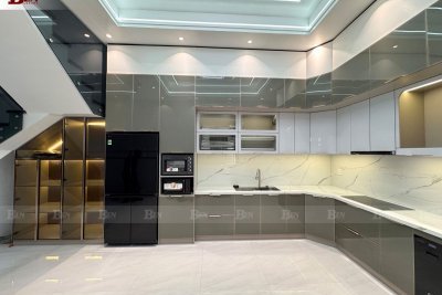 Hoàn Thiện Bộ Tủ Bếp Nhôm Tấm Xám Bạc Siêu To Tại Vũng Tàu 