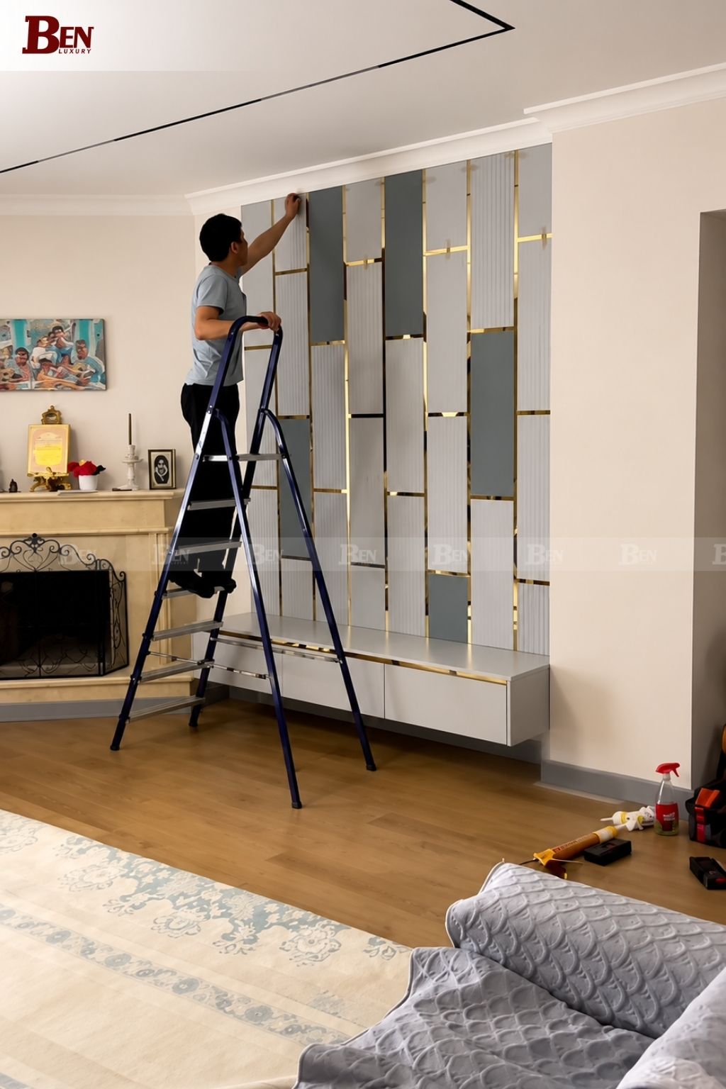 la cuon inox co dan truc tiep len tuong thach cao duoc khong 4